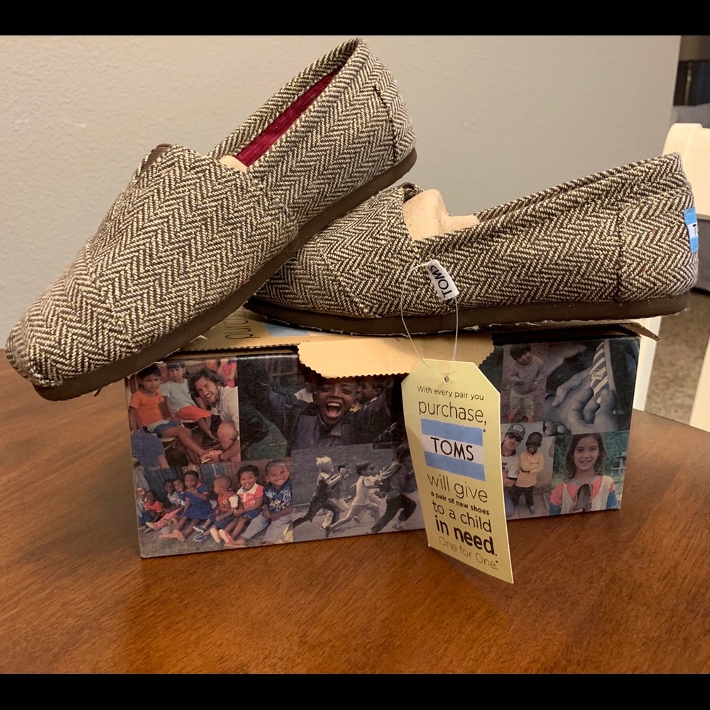 🆕 TOMS Classics Size 7